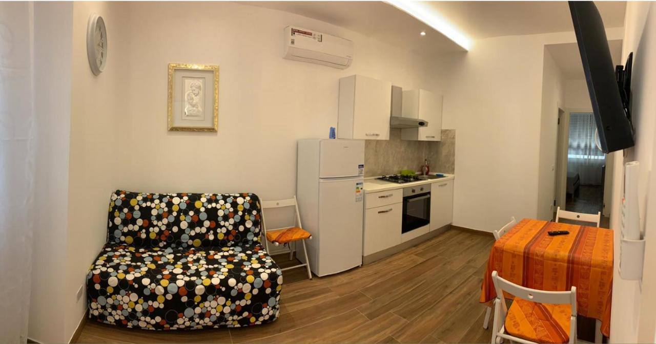 Claire'S Home Savona Bagian luar foto